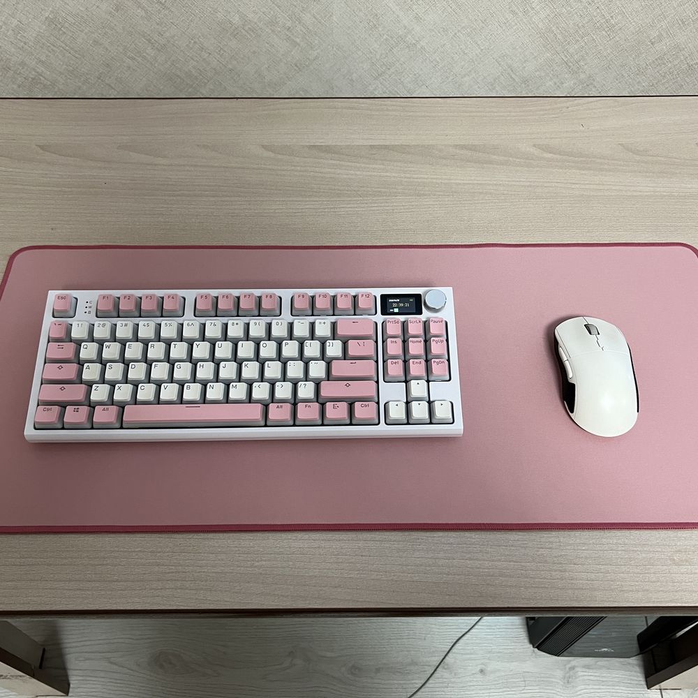 Коврик розовый Logitech