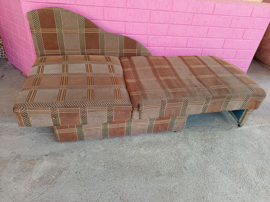 На продажу ( диванчик ) .