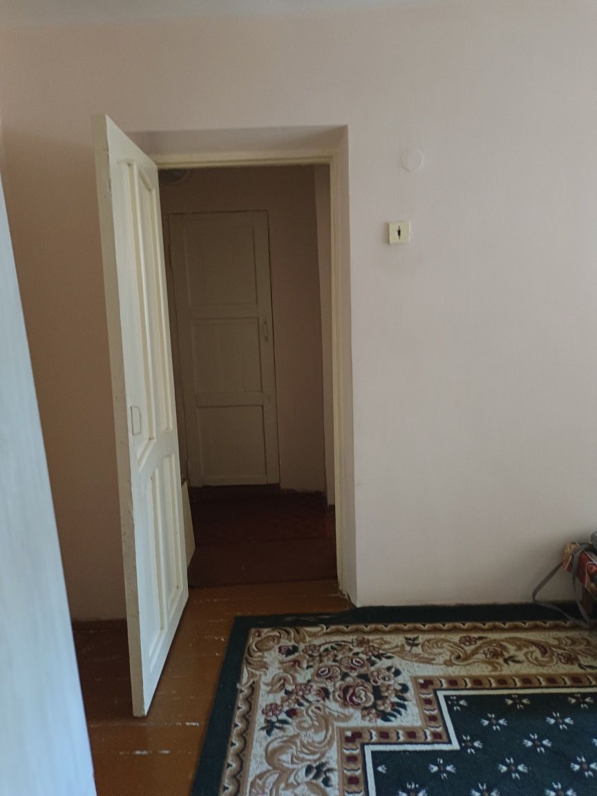 1 хонали уй .Чилонзорда. Арча куча, жойи яхши, тинч. Оилага бераман.