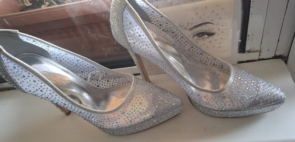 Сребърни обувки с камъчета N:37