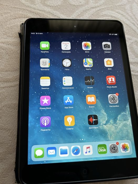 Айпад мини. Диагональ 9 дюймов. Ёмкость 16 ггб