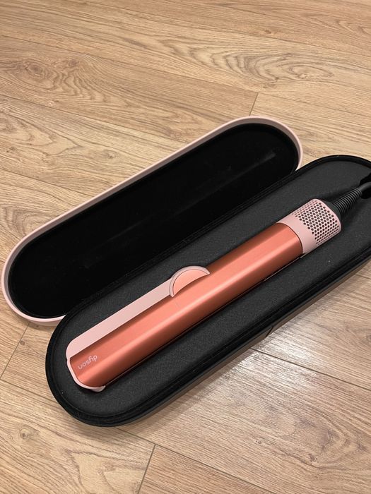 Dyson airstrait Stawberry bronze and blush pink Nou, in cutie