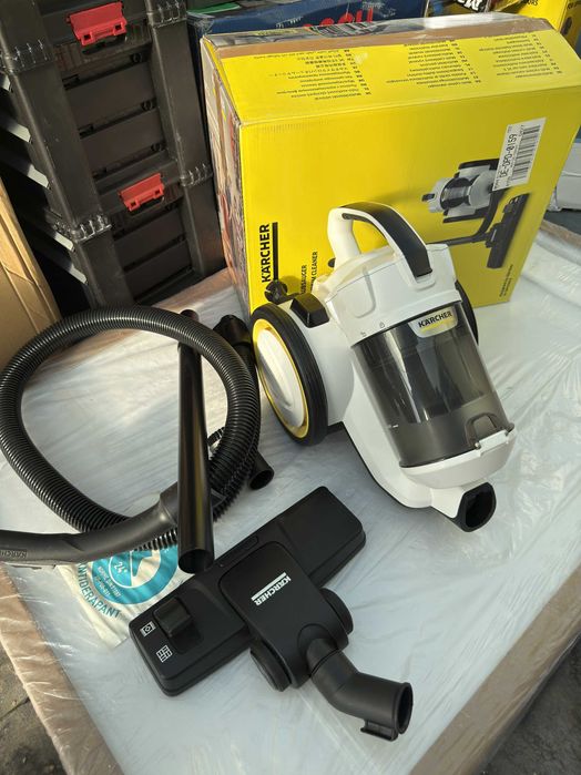 Aspirator fara sac Karcher VC 3, 700 W, recipient 0.9 l filtru HEPA 13