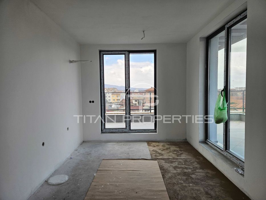 Продава се Тристаен апартамент в Пловдив, Коматево - 221 кв.м за 819 €/кв.м - Снимка #2