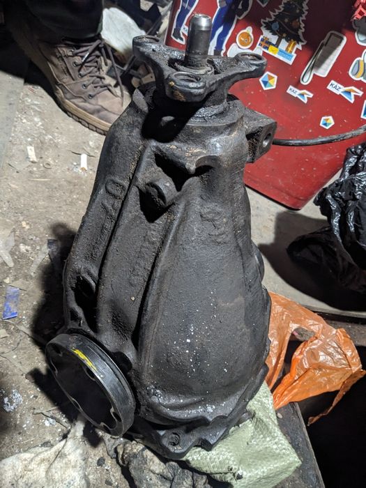 Редуктор 3.27 от мерседес 124, коврики задние