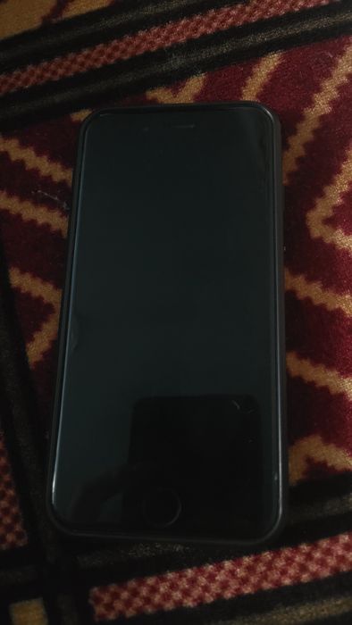 Vand urgent Iphone SE din 2020