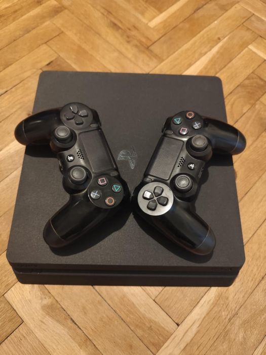 Playstation 4 Slim с два контролера и 6 игри