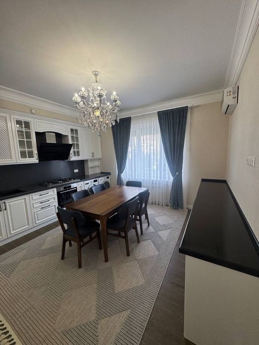 Продоется 3-х комнатная квартира в Ж/К Gabus. 1 этаж, 148 м2.