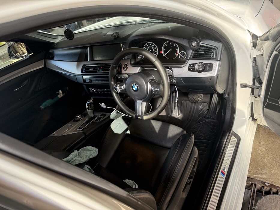 Vnad bmw f10 2015 2.0d 190 cai maina merge foarte bine fac schib