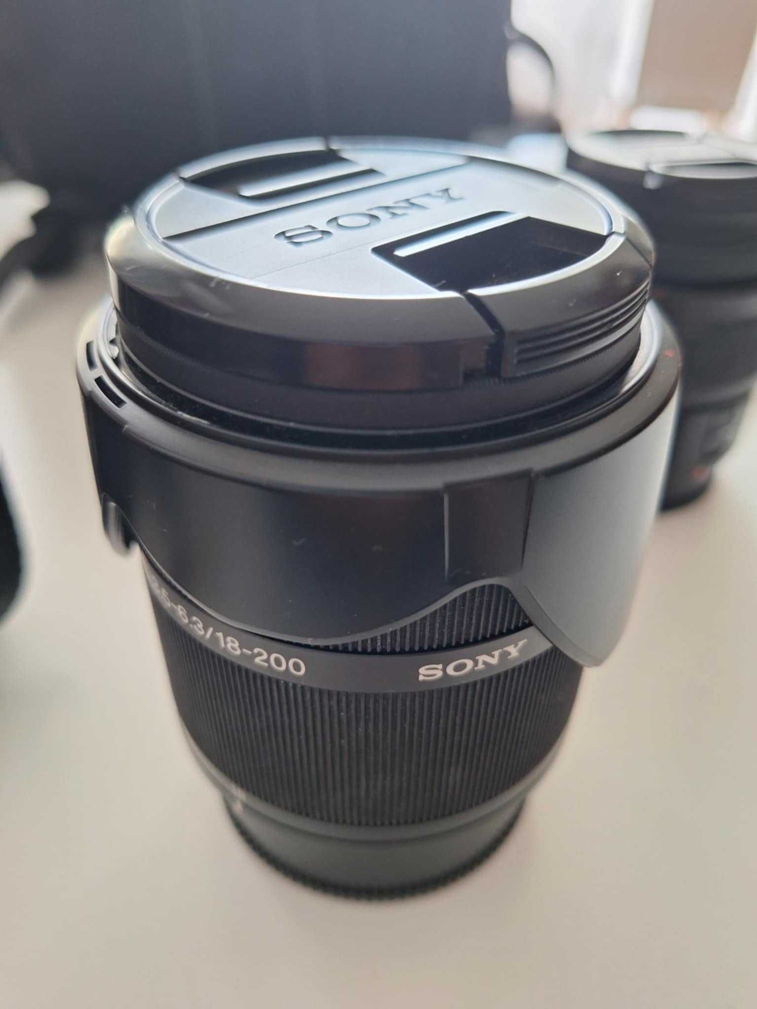 Sony a58 (с ТРИ обектива, чанта и SD карта 32гб SanDisk)
