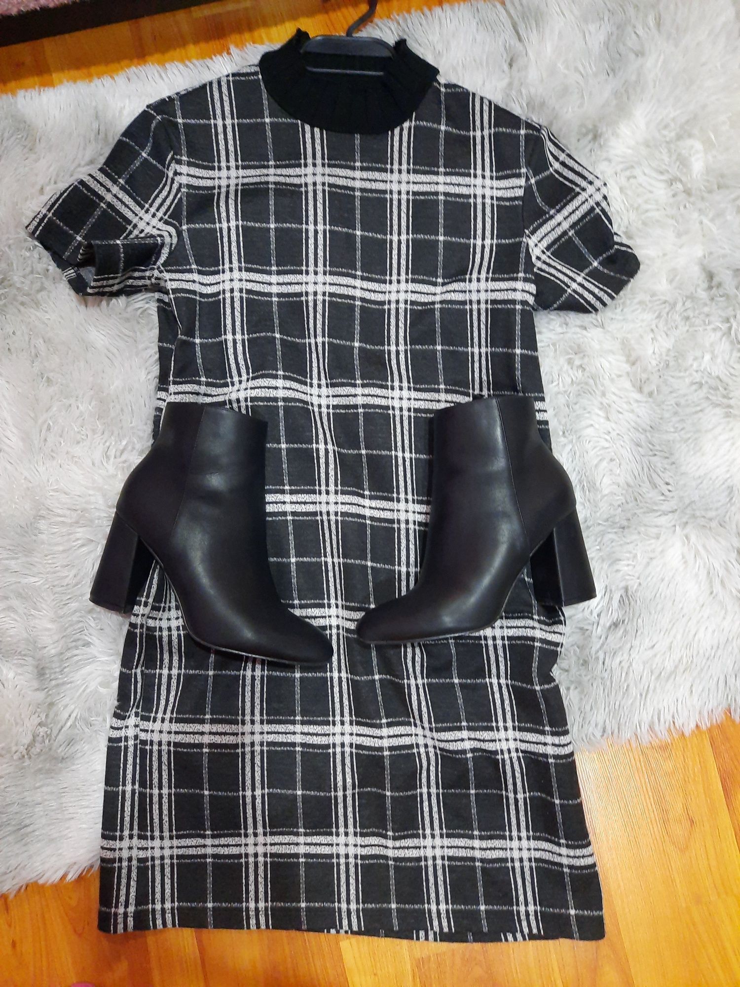 Рокля Lucy и  Bershka S