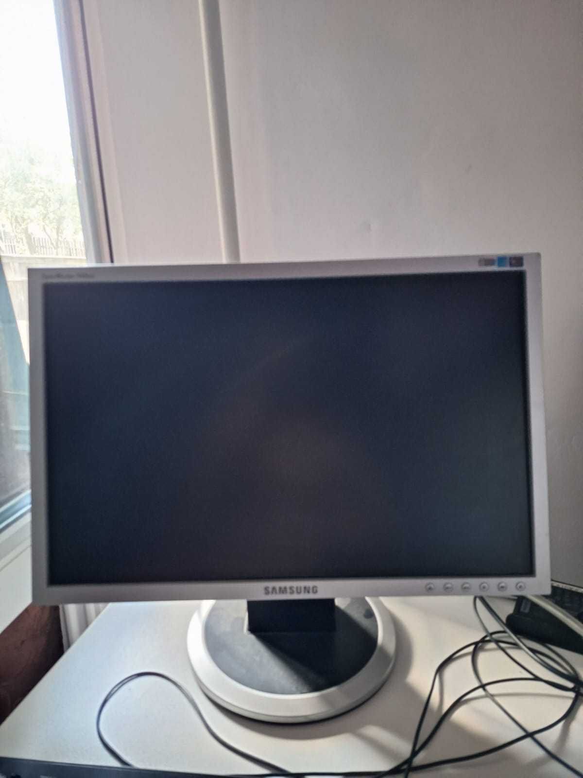 Monitor LCD Samsung SyncMaster 940NW 19 inch 8 ms Silver