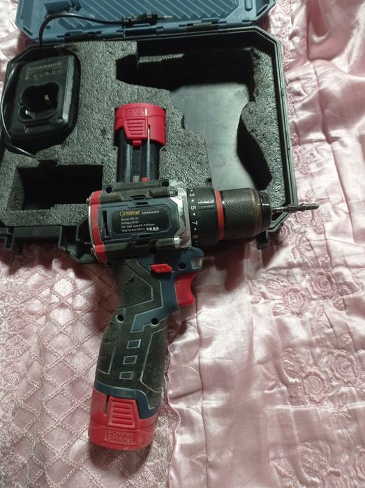 Продам шуруповёрт в отличном состоянии