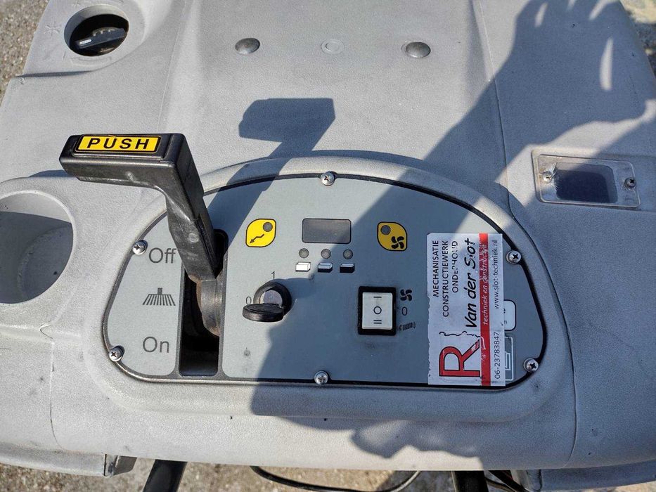 Метящи/ Миещи машини за почистване на под DiBO 512 E
SWEEPER 512 E