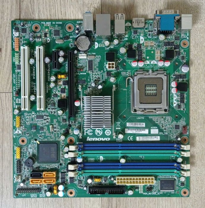 Plăci de bază defecte ( pentru  piese ) + Cutii pt. placi de baza