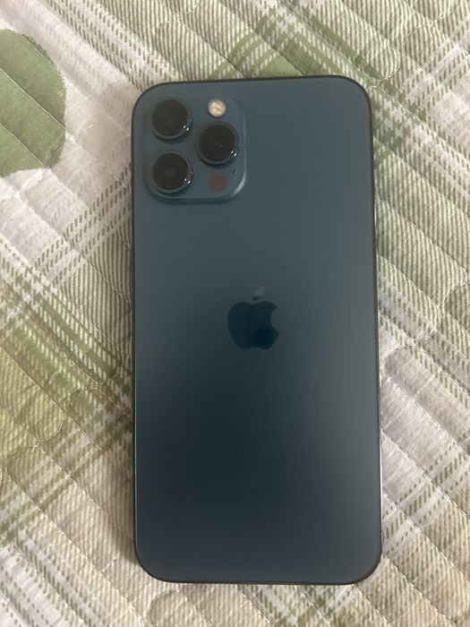 Айфон 12 про макс работает нормально