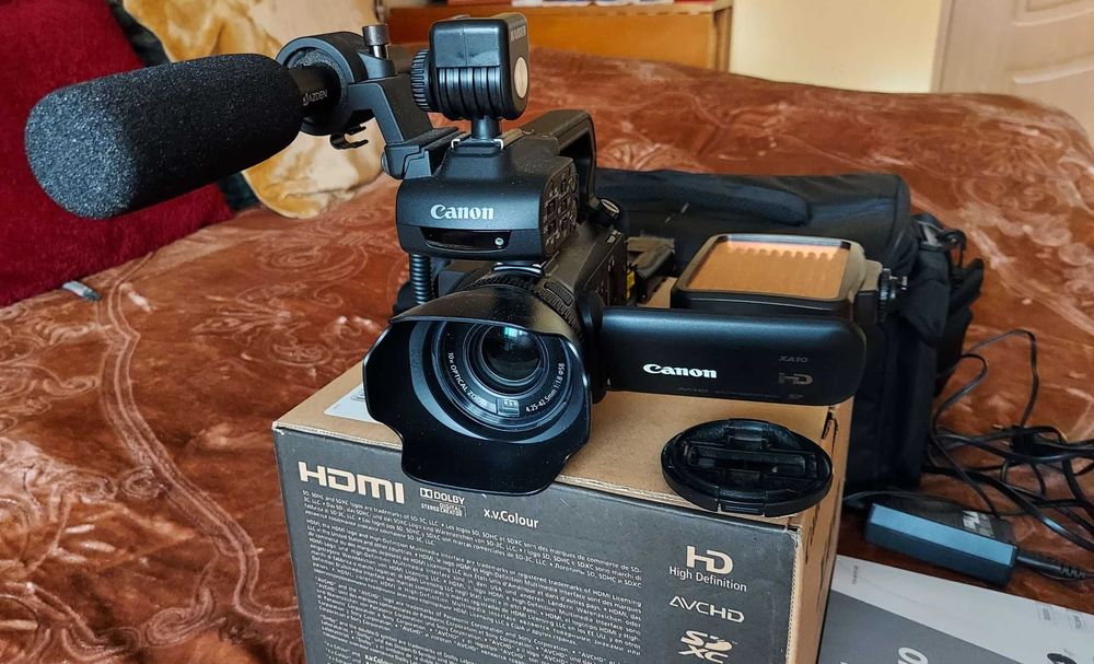 Video Camera semiprofesionala Canon XA10 in stare impecabila