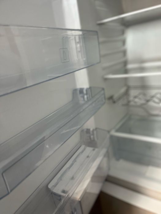 Хладилник Беко 186 см. с долен фризер