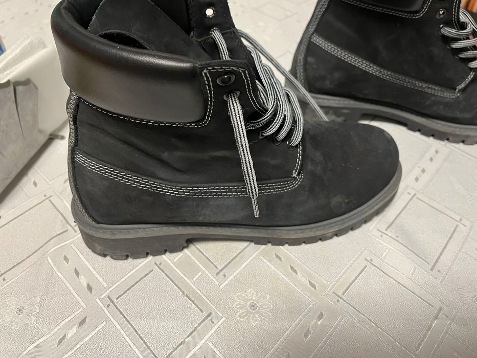 Чисто нови обувки кожени