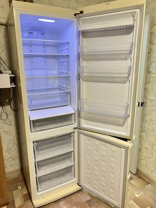 Продам Холодильник Samsung