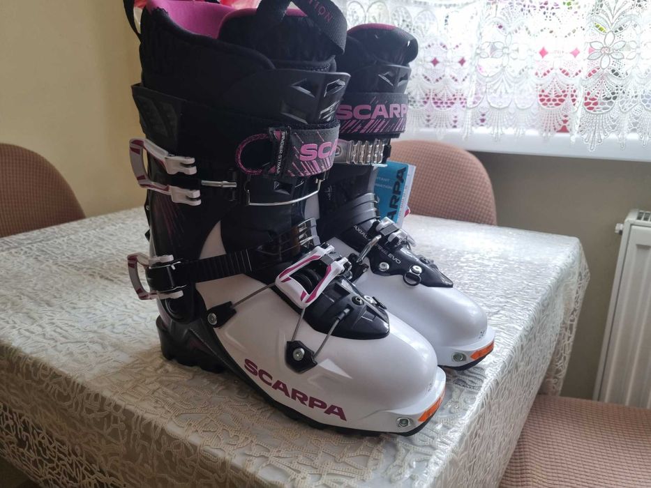 Scarpa
GEA RS Womens Touring Ski Boot 2022 - White/Black/Rouge