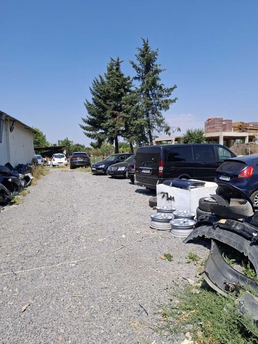 Автосервиз с камера за боядисване