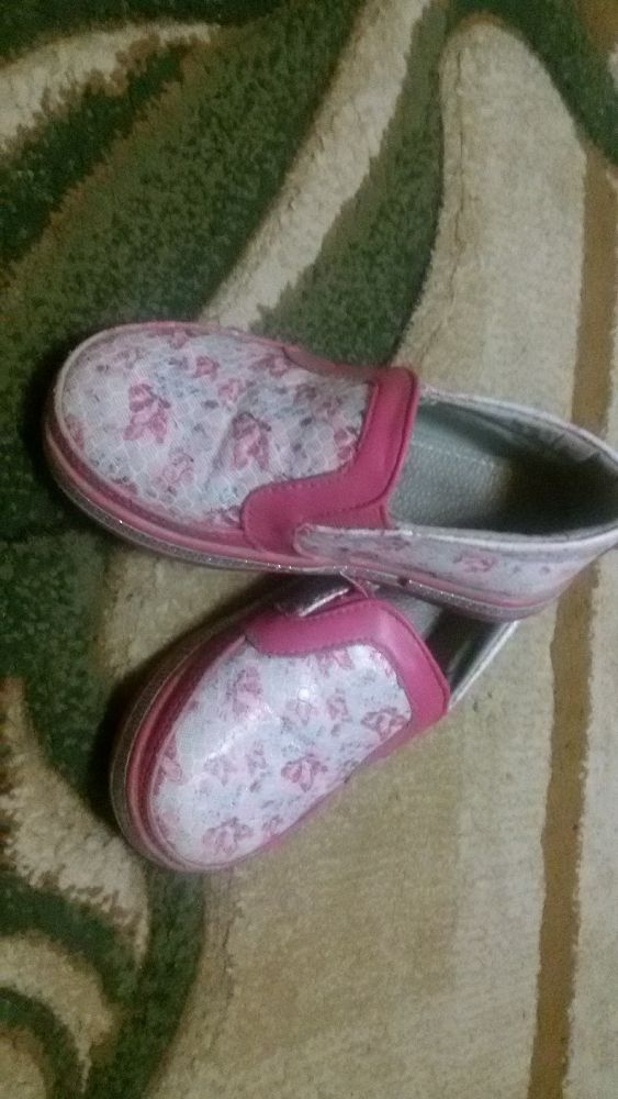Продается детская обувь на девочку