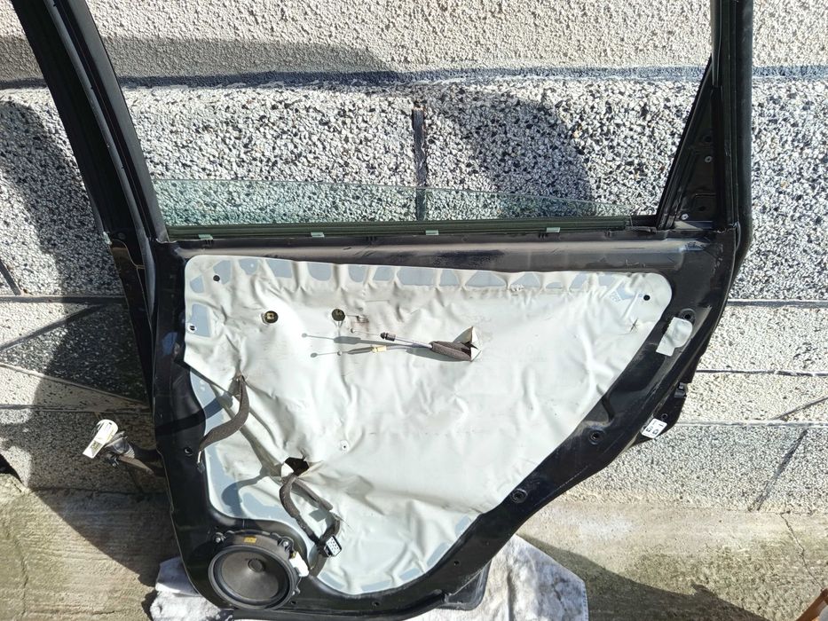 Задна дясна врата