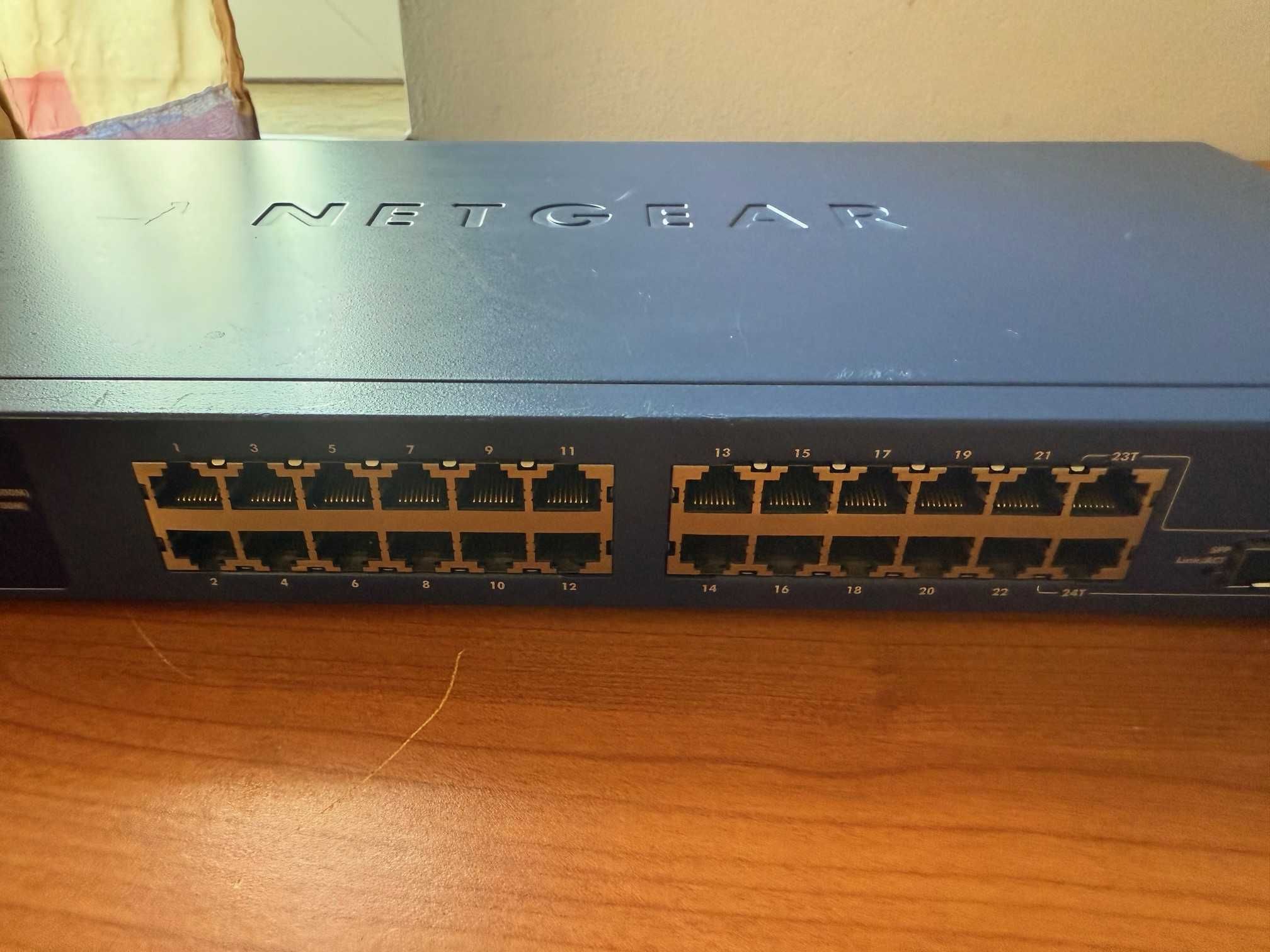 Суич NETGEAR GS724T Managed 24x10/100/1000 Gigabit Smart Switch 2xSFP