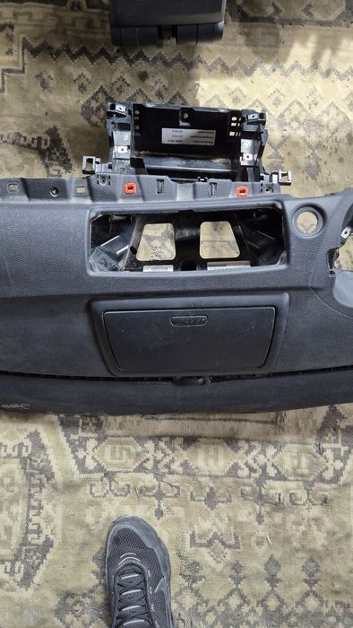 Оригинално Арматурно Табло с Еърбег  за БМВ 1 Серия 2003- 2013г