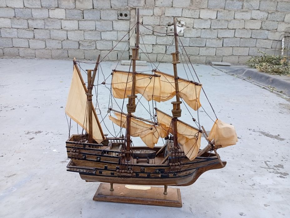 Корабль красивый.    длинна 55 см высота 62 смсм