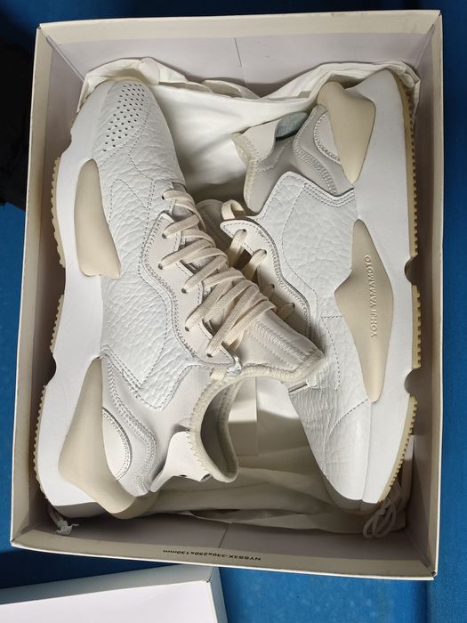 Vând Adidas Y3 purtati o singura data