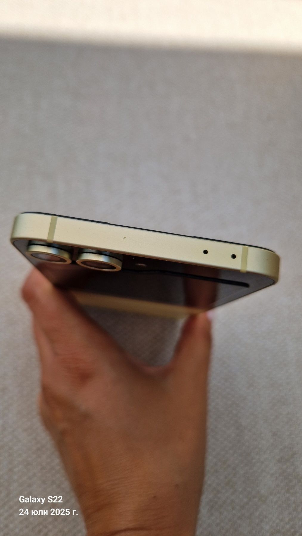 Samsung Z flip 6 / 256 GB / 5G /  Yellow в гаранция