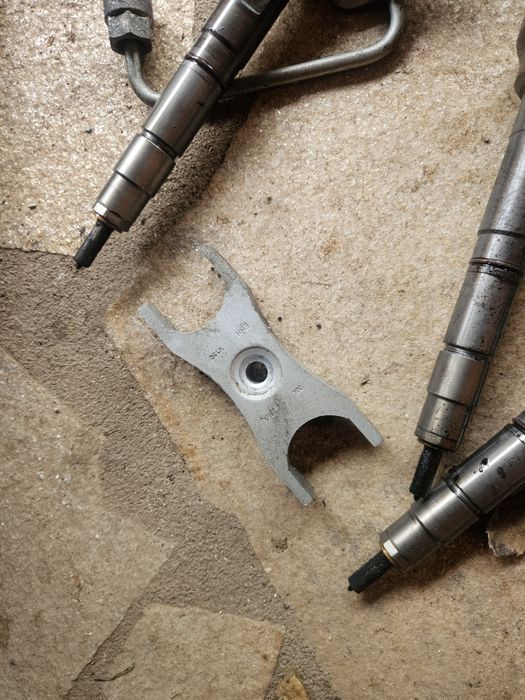 Помпа и дюзи за Audi q5 2012gpdi a