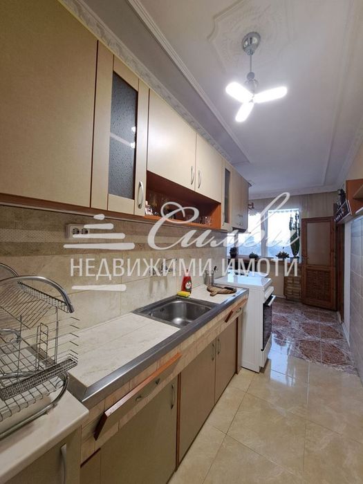 Тристаен ТУХЛЕН обзаведен апартамент - кв. ЦЕНТЪР