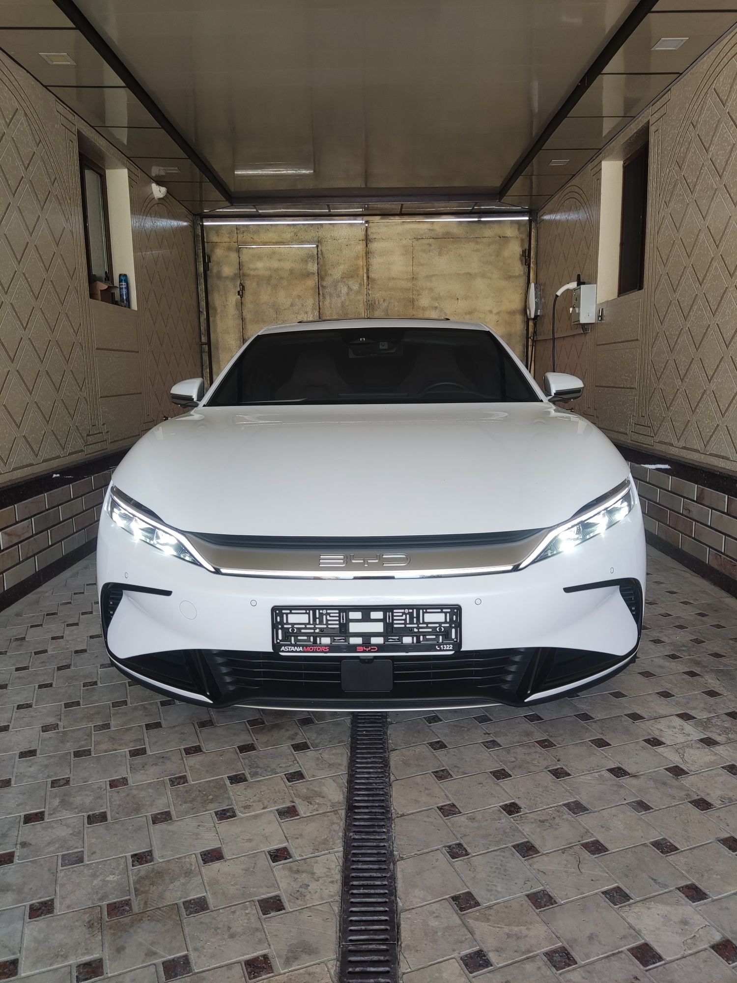 BYD HAN 715 км запас ход фул 2023/24 афицалний диллер салондан олинган