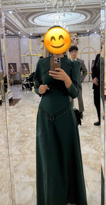 Продам изумрудное вечернее платье.