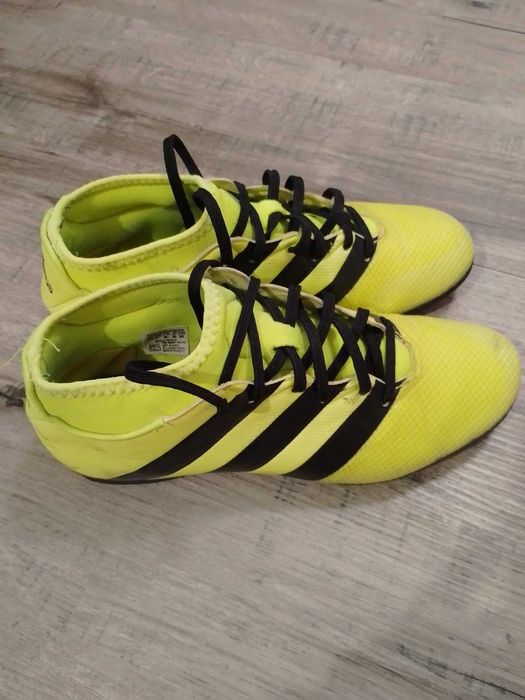 Футболни обувки стоножки