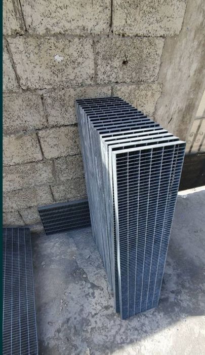 Vând scări zincate