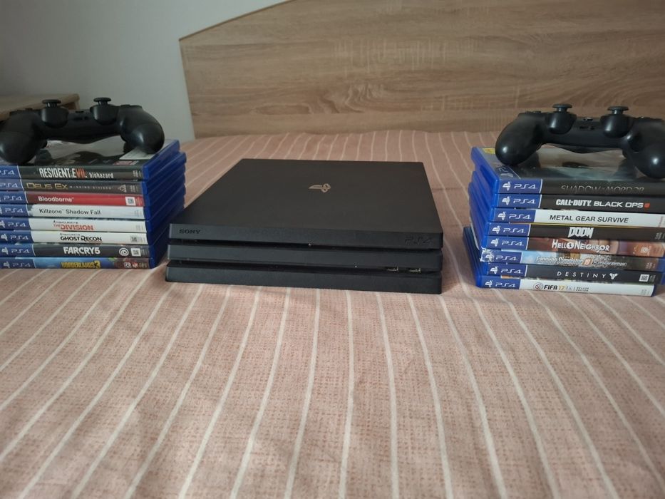 Vând ps4 pro 1tb 1100 lei