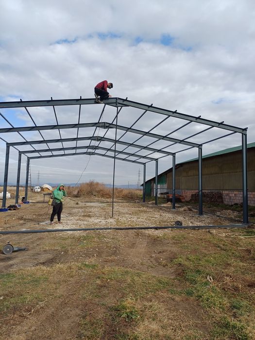 Producator de hale metalice
confectionate din EURO-PROFILE tip IPE
Con