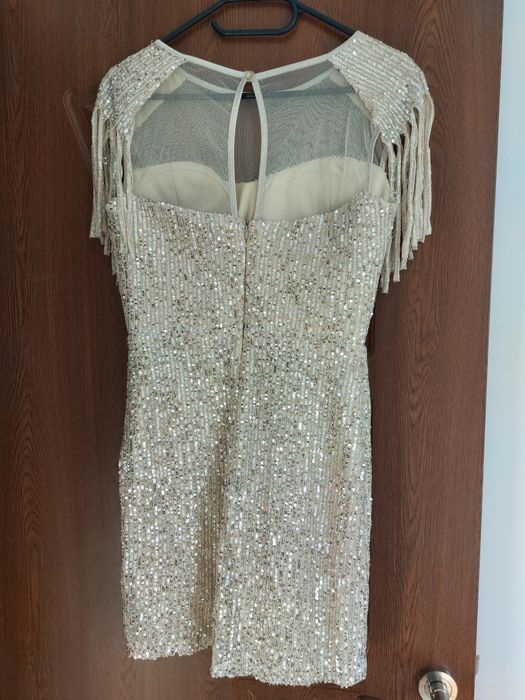 Златна рокля с паети