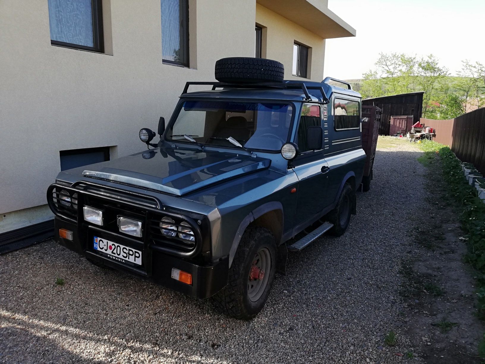 Vând ARO 243 an 2002 motor și cutie  Isuzu 2.8 TDI