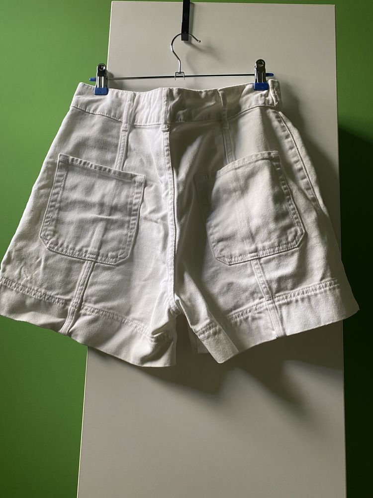 Vand pantaloni scurti