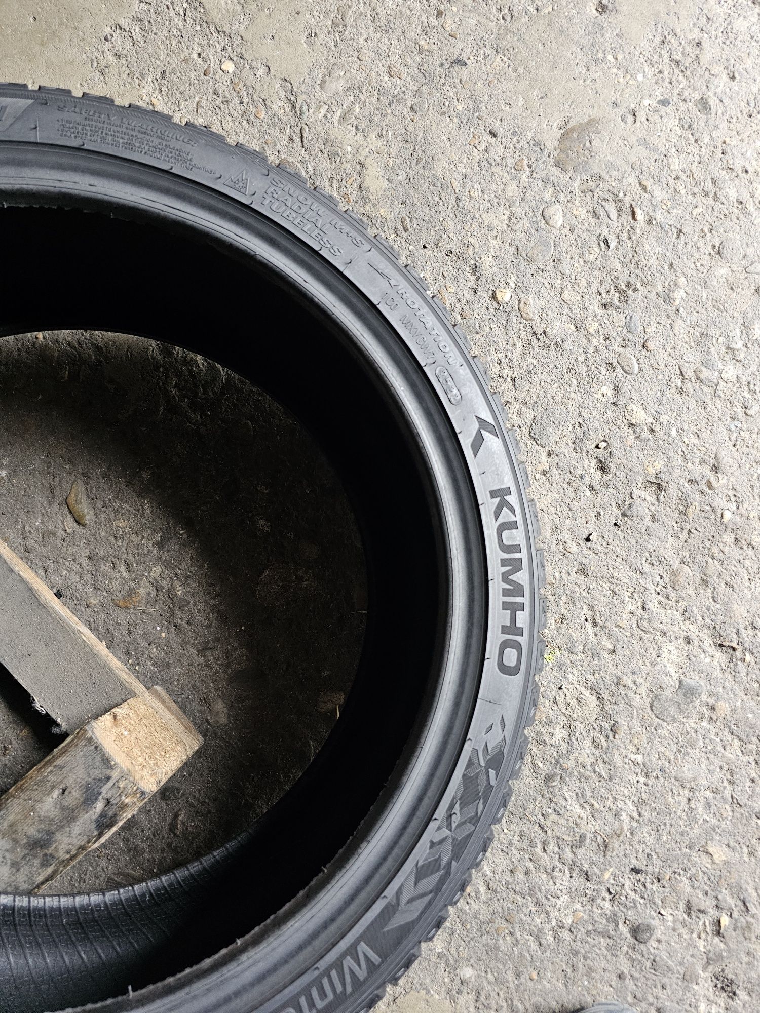 4 anvelope iarna 225 40 18 Kumho 2022