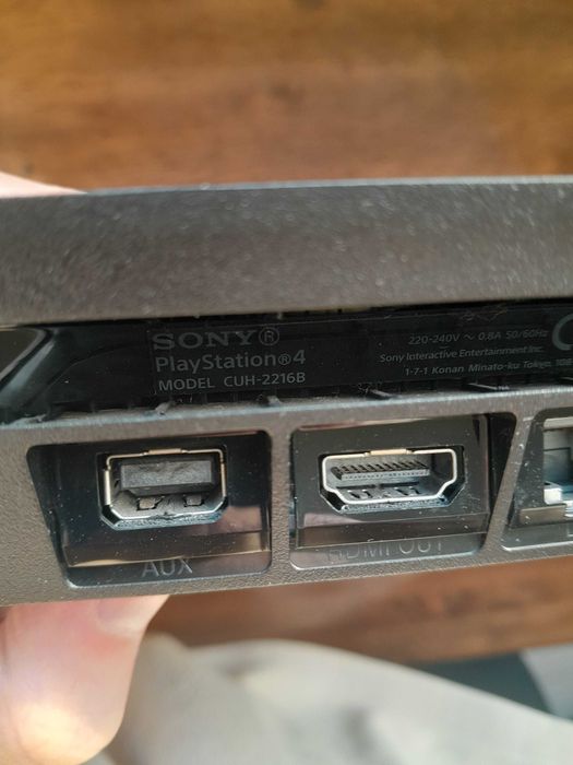 Play Station 4 Slim 1 TB / PS4 Slim + два джойстика + игри