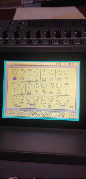 Vând mixer Yamaha O2R