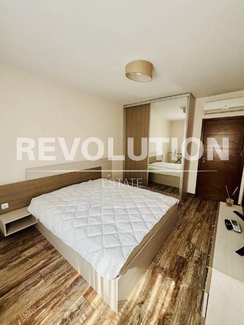 Тристаен апартамент в района на св. Константин и Елена!