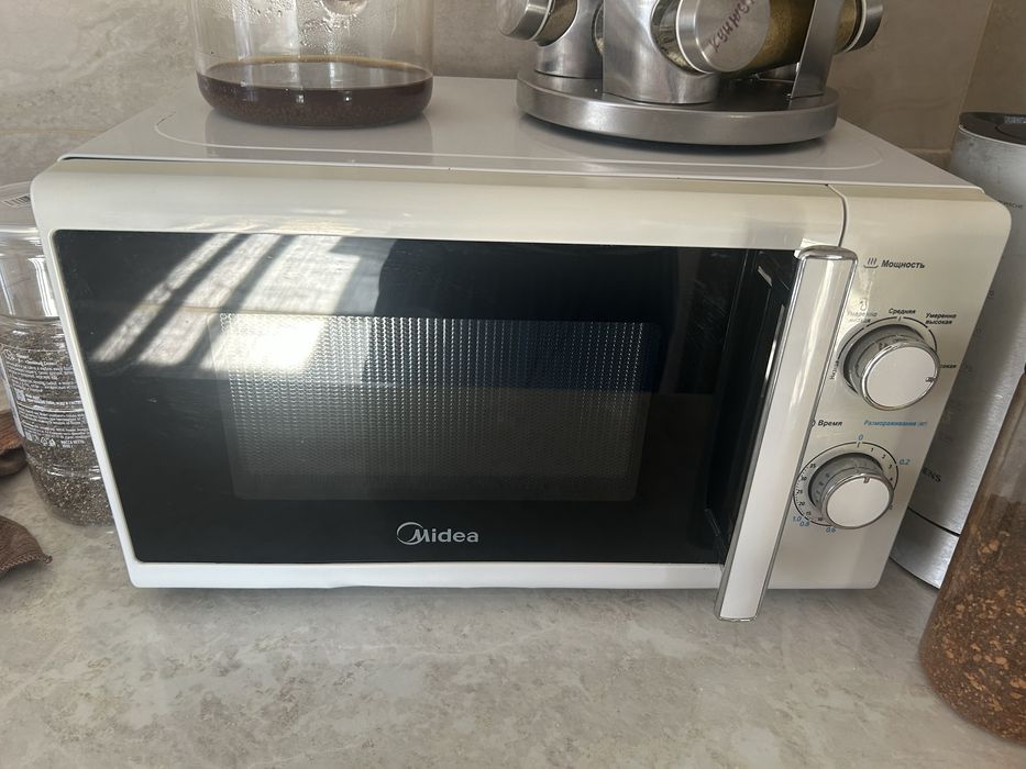 Продам микроволновку (микроволновую печь)