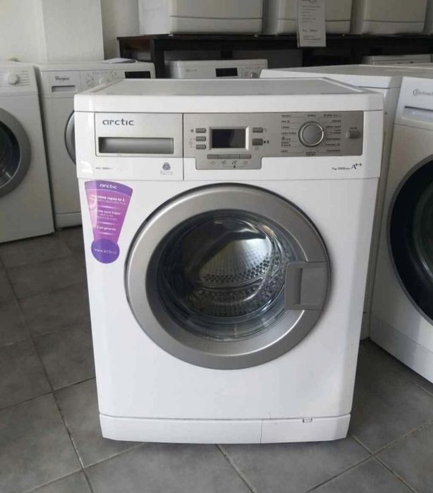 Masina de spălat rufe Arctic  / impecabilă.